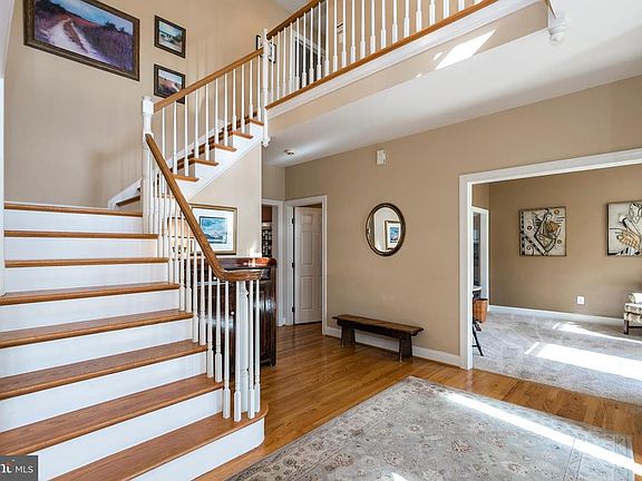 5th image of 210 Aran Glen Way