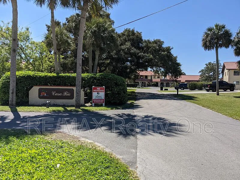 2 bed, 2.0 bath, 923 sqft, $2,000 — Photo 3