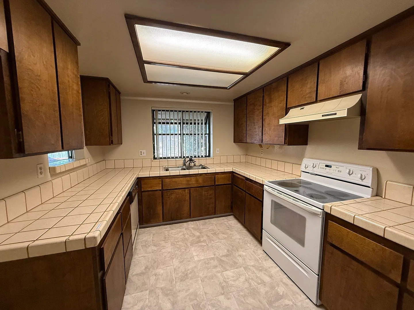 2674 Bradford Way - West Sacramento 95691 — Photo 3