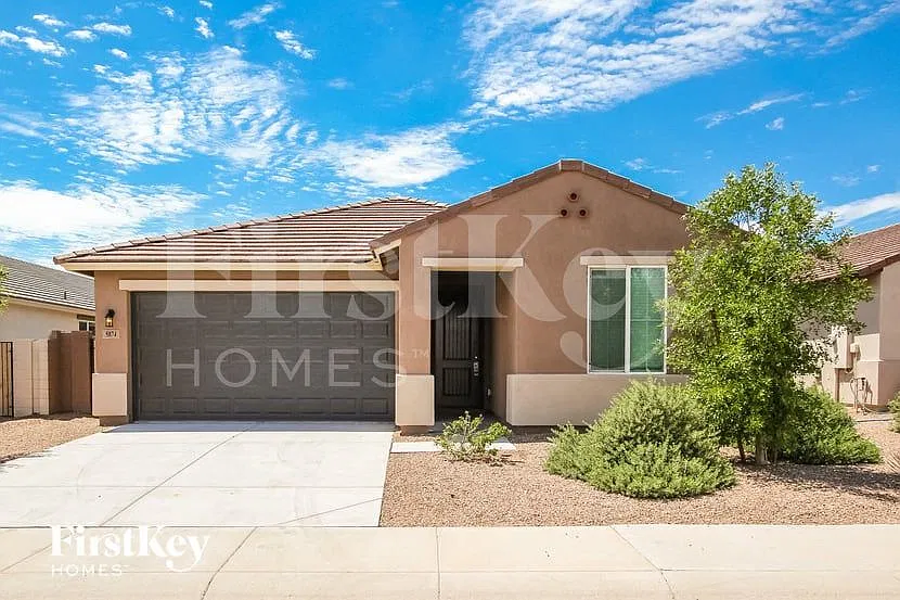 3 bed, 2.0 bath, 1699 sqft, $2,040 — Photo 2