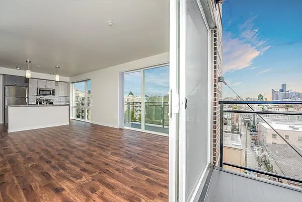 Kitchen & Balcony