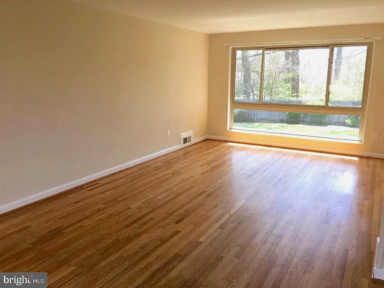6300 Maiden Ln — Photo 4