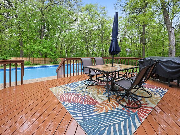 5th image of 850 Meadowlawn Ct