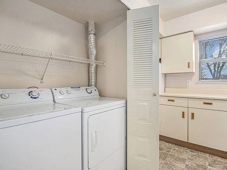 Indian Lakes Apartments — Photo 17