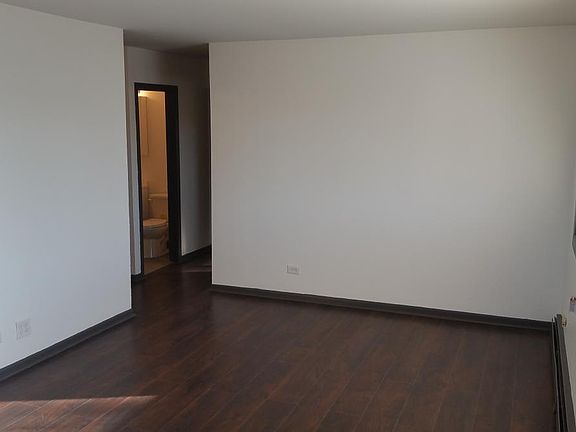3rd image of 4310 Amelia Ave APT 1