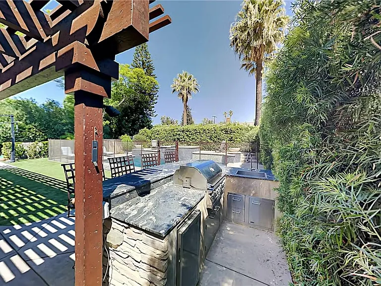 12403 Erwin St — Photo 39