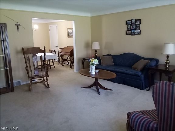 2nd image of 421 Harris Rd