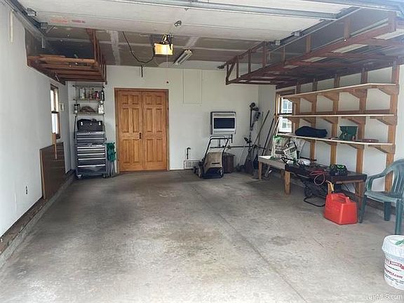 5th image of 635 Lake Ave