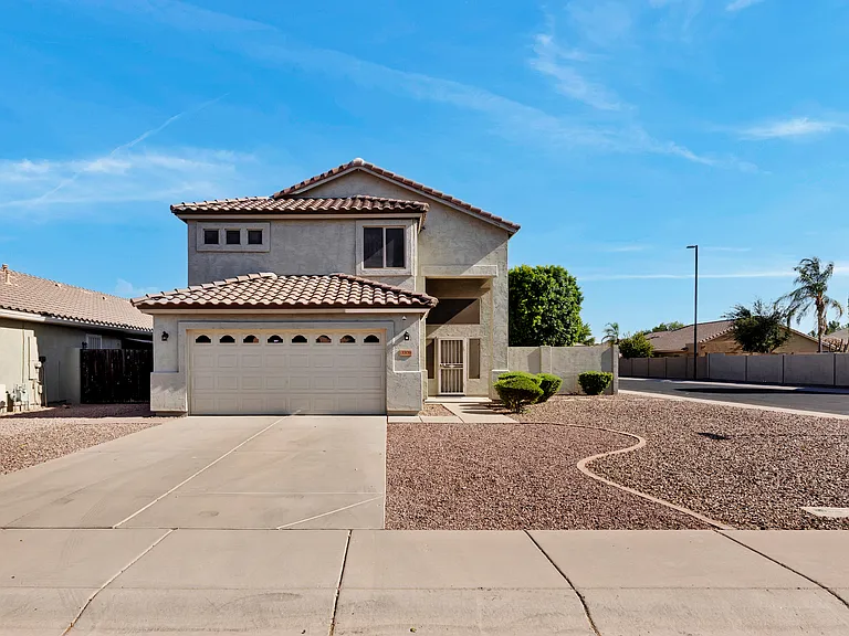 3309 E San Remo Ave — Photo 2