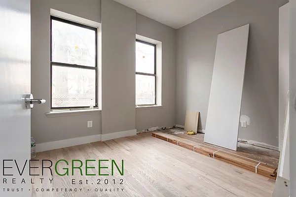 Rented by Evergreen Apartments BK | media 14