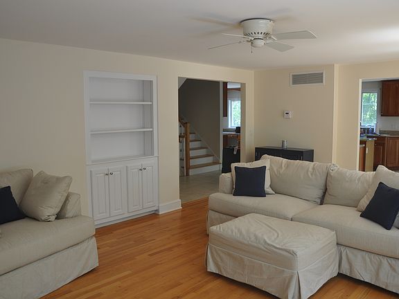 5th image of 87 Carpenter Dr