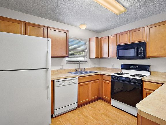 4th image of 9575 SE 171st Argyll St