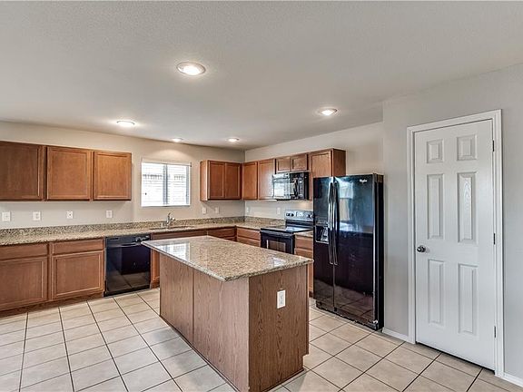 3rd image of 110 Abelia Dr