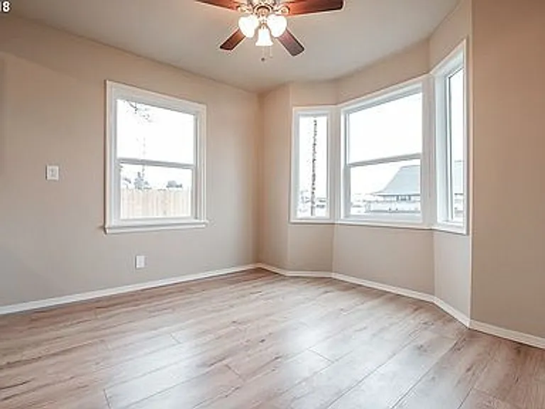 4105 Silverton Rd NE — Photo 5