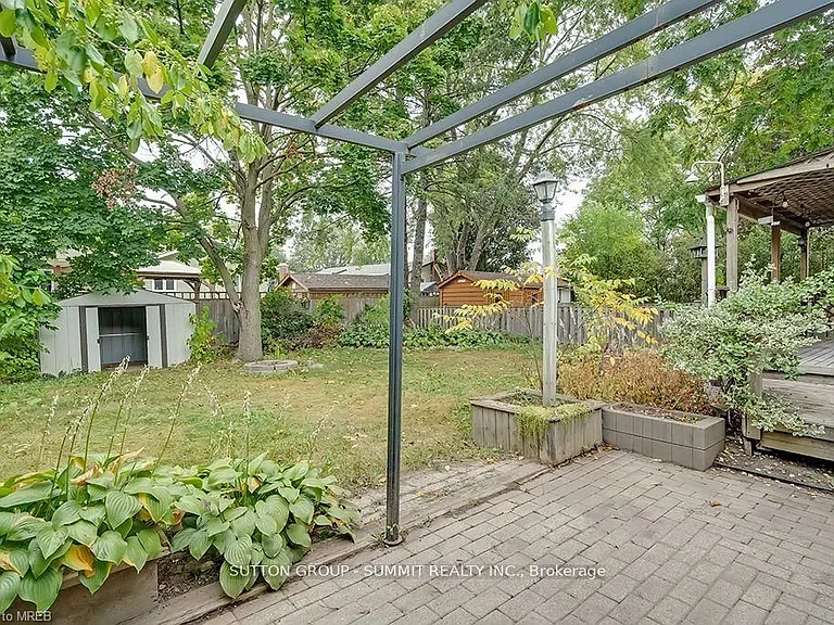 16 Upper Canada Dr #UPPER — Photo 38