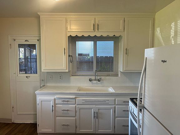 2nd image of 4810-4816 Del Mar Ave #4810