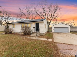 205 S 7th Ave, Brandon, SD 57005