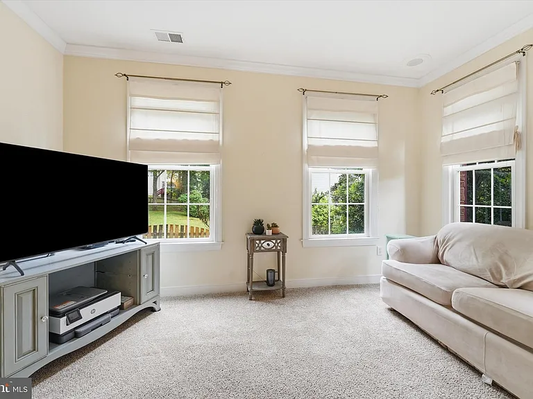 11406 Rolling Green Pl — Photo 9