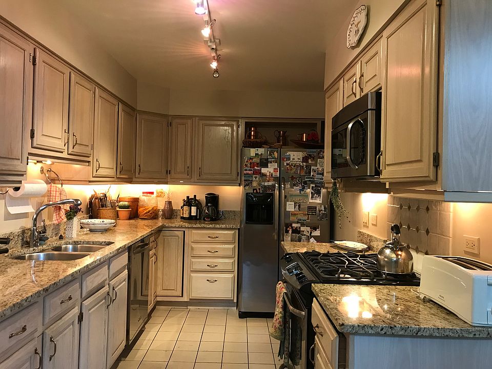 1st image of 721 Ontario St APT 210