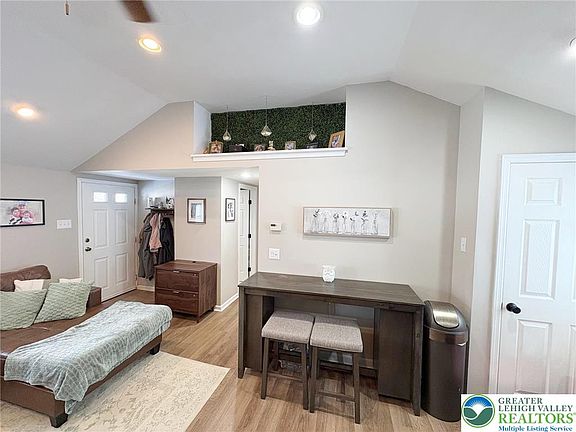 3rd image of 3752 Redbud Dr