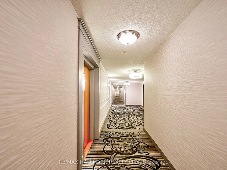9017 Leslie St #611 — Photo 16