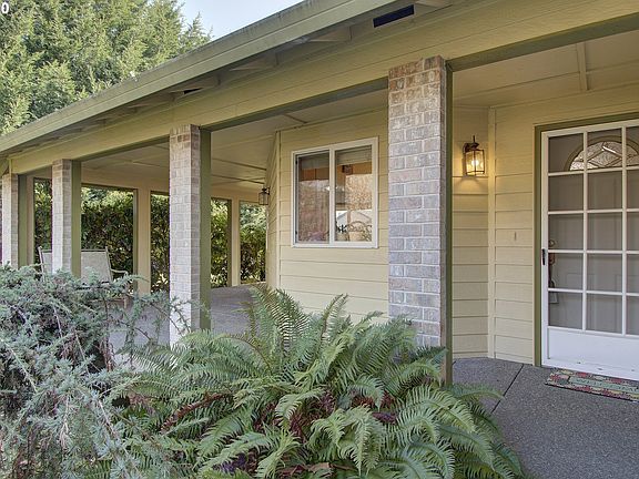 2nd image of 13905 NE 93rd St