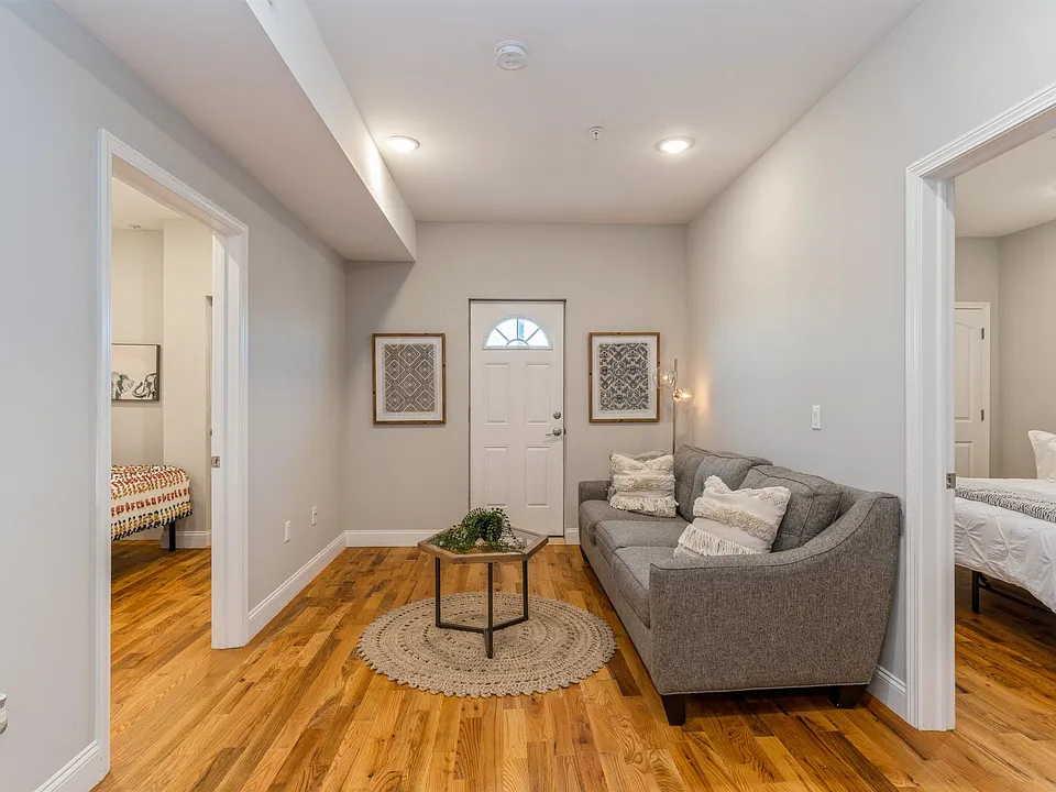 725 Sip St #405