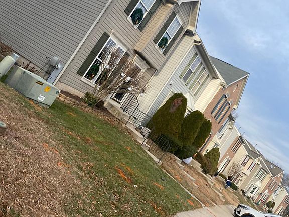 2nd image of 1951 Laurel Oak Dr