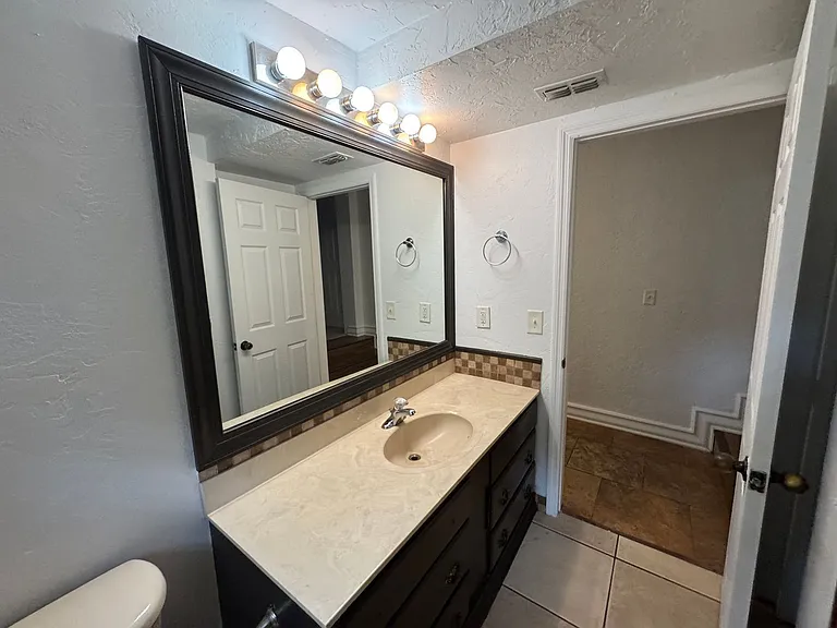 715 E Plymouth Ave — Photo 12