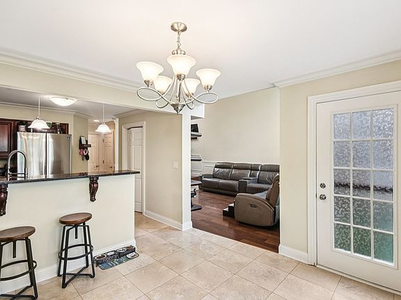 5th image of 145 Benton Ln