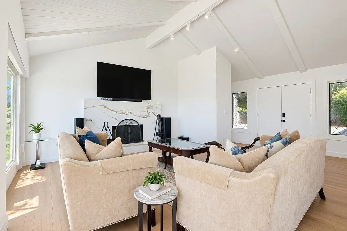4 bed, 2235 sqft, $8,000 — Photo 3