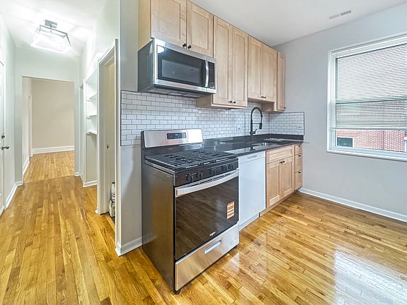 5th image of 1041 N Hermitage Ave APT 3W