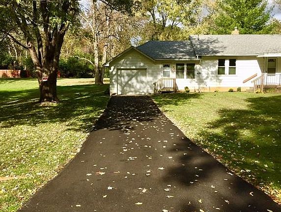 3rd image of 488 Moorewood Cir