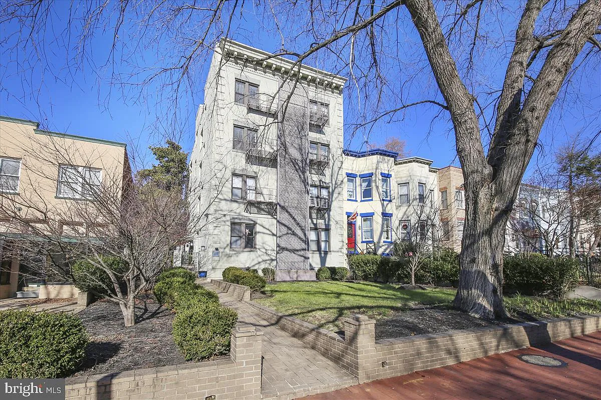 116 N Carolina Ave SE APT 404 photo 1