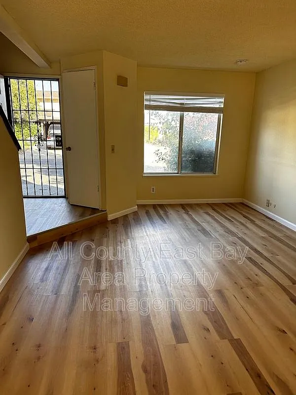 2 bed, 1.5 bath, 1023 sqft, $2,095 — Photo 4