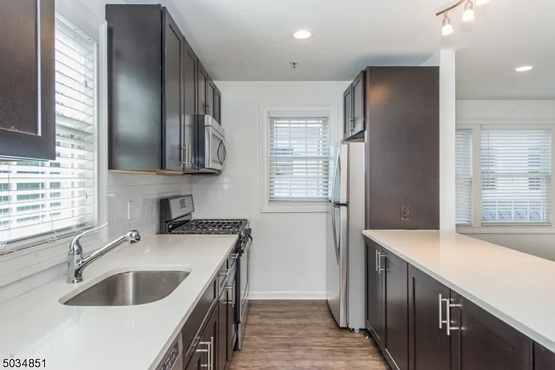 1 bed, 1.5 bath, $2,475 — Photo 3