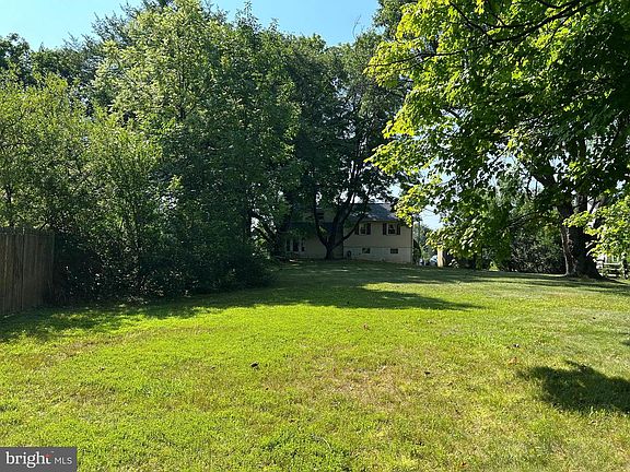 5th image of 1252 Hoffman Rd