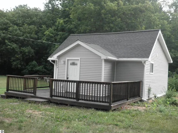 2884 N Main St, Central Lake, MI 49622