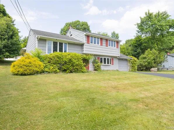 23 Lark Street, Pearl River, NY 10965
