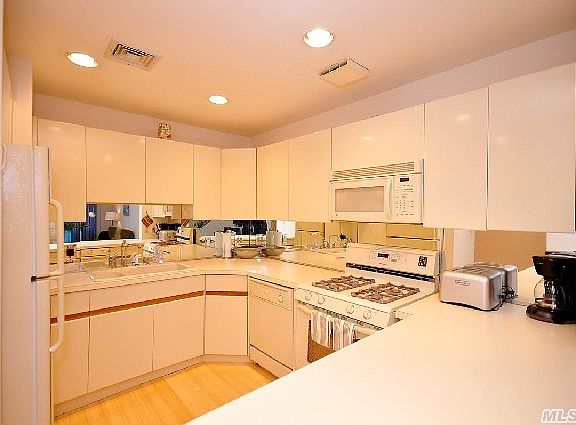 3rd image of 71 Pacific Blvd #71