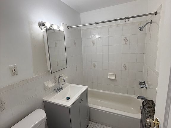 5th image of 3268 30th St #2