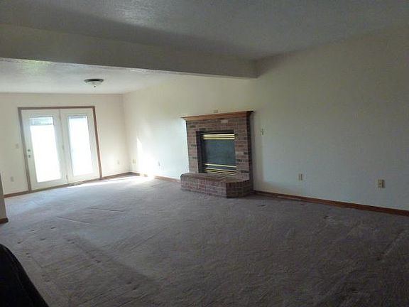 3rd image of 65 Kirkwood Dr