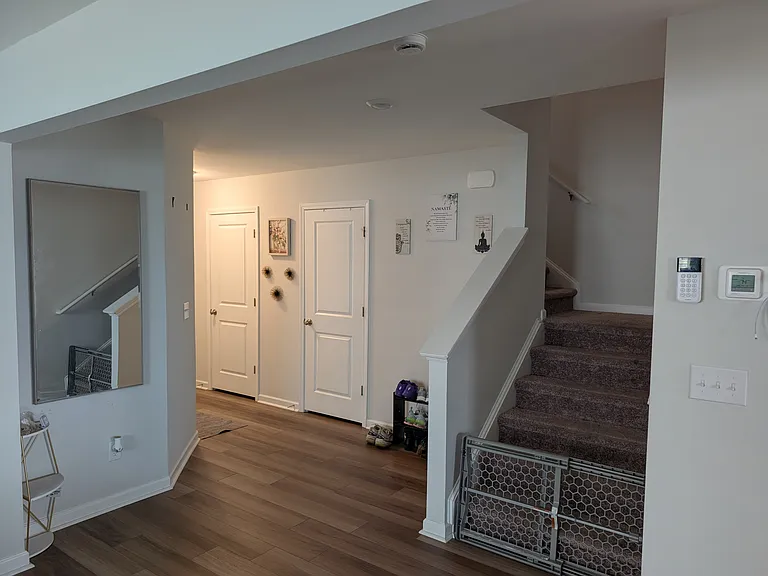 House/garage main entrance/upstairs entry w/ downstairs bath