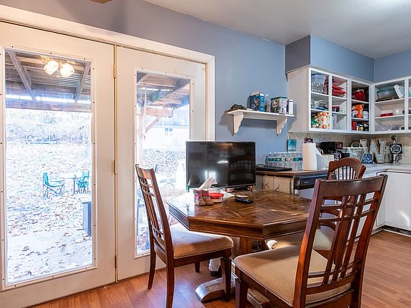 4th image of 5055 Jamestown Dr