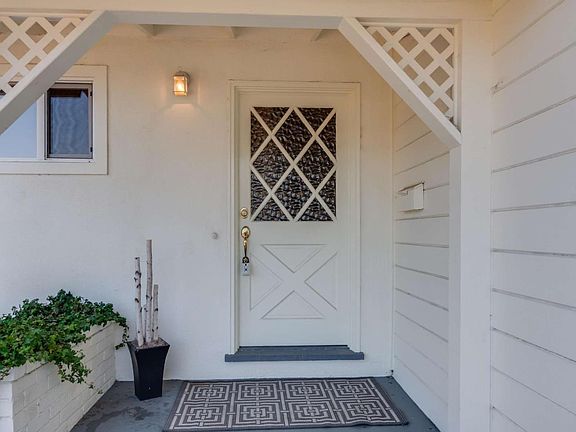 4th image of 1068 Freestone Ave