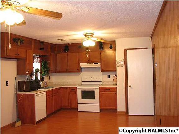 3rd image of 3604 Jonquil Dr NW