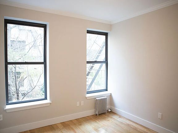 3rd image of 30 Carmine St APT 3A