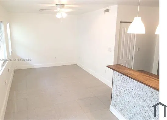 3 bed, 1100 sqft, $3,200 — Photo 2