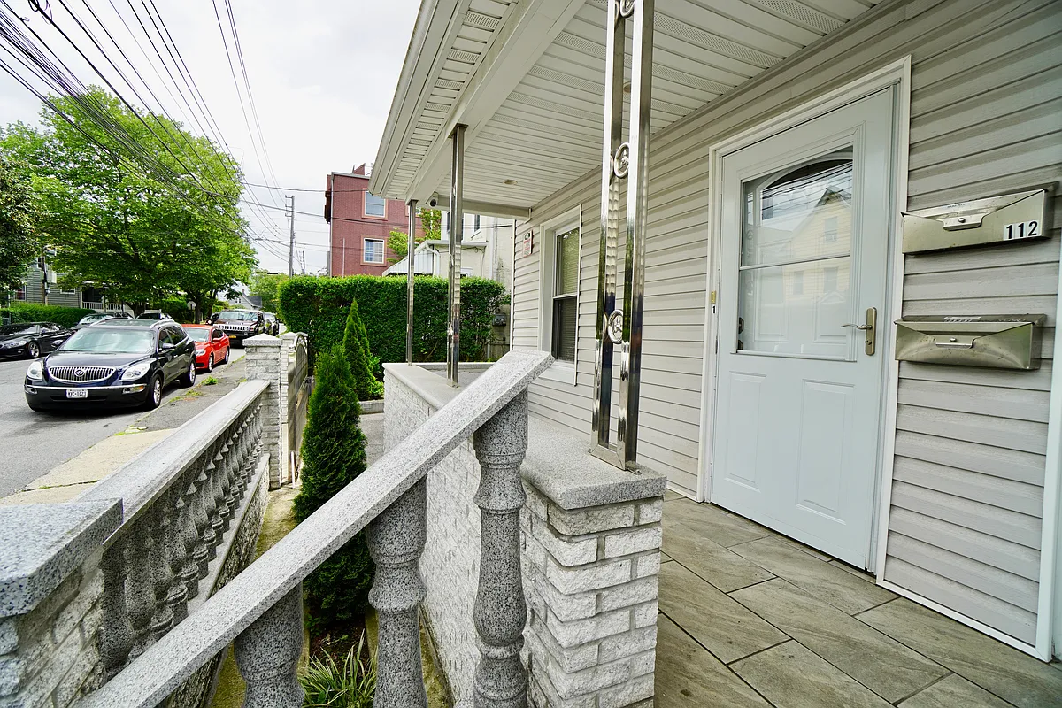 Private entrance. - 112 North St #1