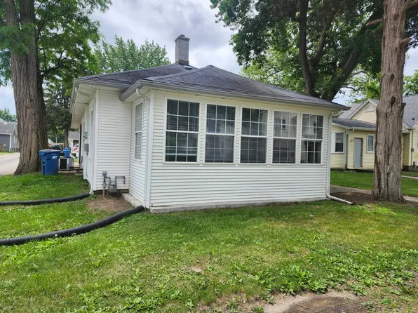 720 3rd Ave, Silvis, IL 61282